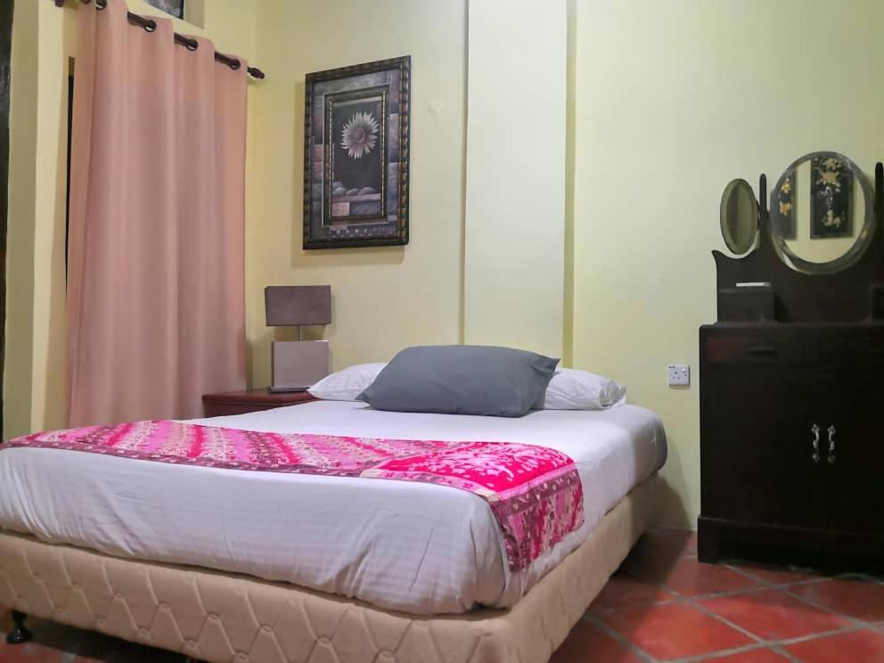 Cintra House Hotell George Town Exteriör bild